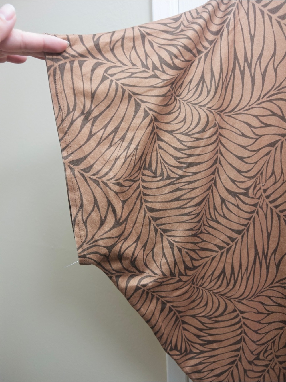 LUZ Brown Leaf-Print V-Neck Relaxed Blouse - Picture 2 of 4